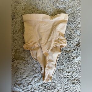 Skims thong shapewear medium brand new